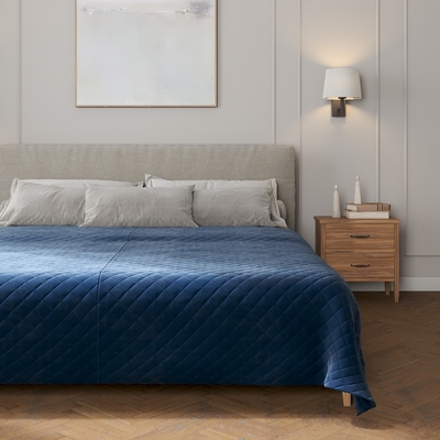 Sengeteppe quiltet<br/>i rombe i velour