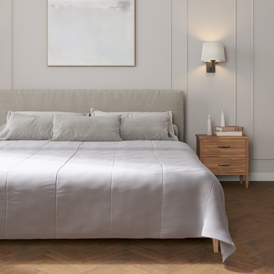 Velvet-Tagesdecke mit Streifen-Steppung von der Kollektion Velvet, Stoff: 704-36