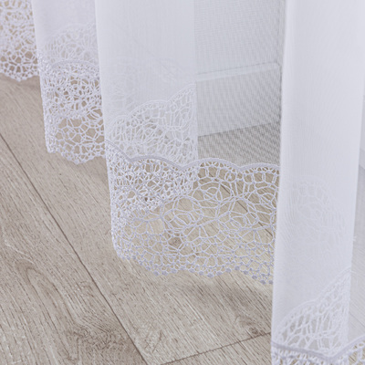 Net curtain with single pinch pleat