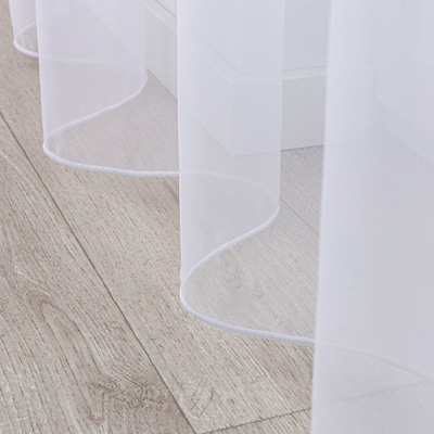 Net curtain with single pinch pleat