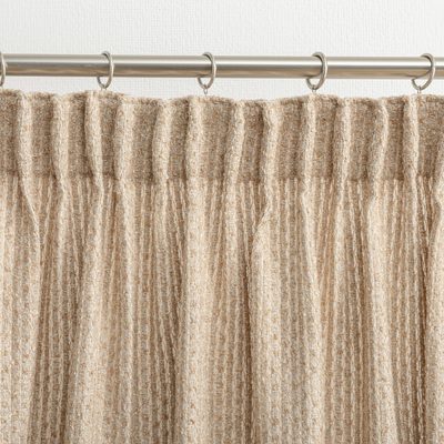 Gardin med rynkebånd 1 stk. fra kollektionen Boucle Mist, Stof: 145-57