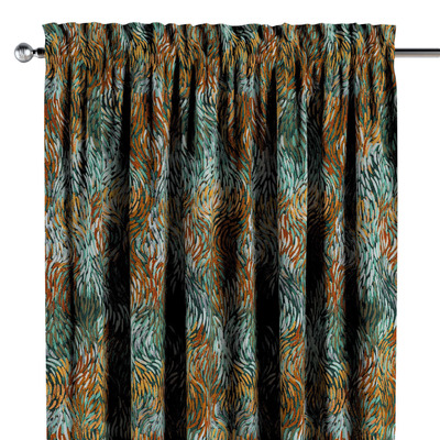Slot and frill curtain