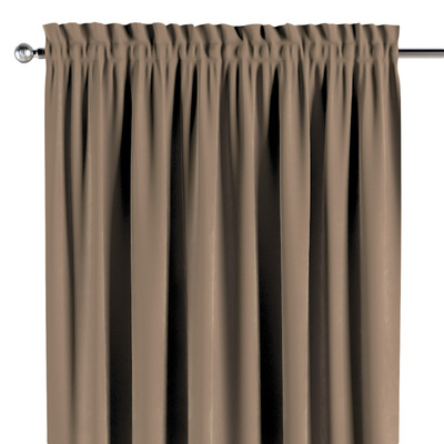 Slot and frill curtain