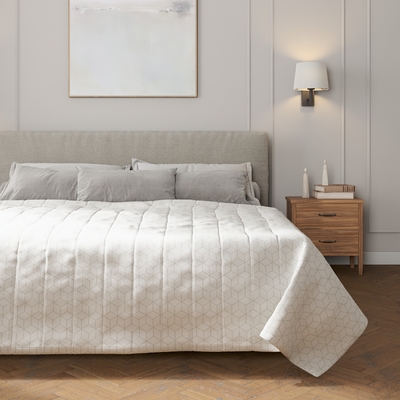 Tagesdecke mit Streifen-Steppung von der Kollektion Sunny, Stoff: 143-51