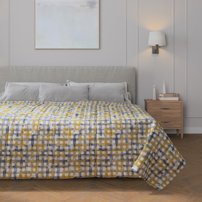 Sengetæppe quiltet<br/>10cm striber fra kollektionen Cosy Home, Stof: 145-16