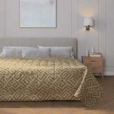 Sengetæppe quiltet<br/>10cm striber fra kollektionen Cosy Home, Stof: 144-80