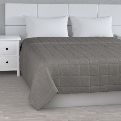 Sengetæppe quiltet<br/>10x10cm tern fra kollektionen Edinburgh, Stof: 115-77