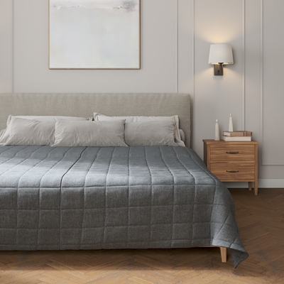 Sengetæppe quiltet<br/>10x10cm tern fra kollektionen City, Stof: 704-86