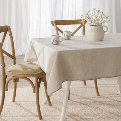 Tischdecke mit Spitze