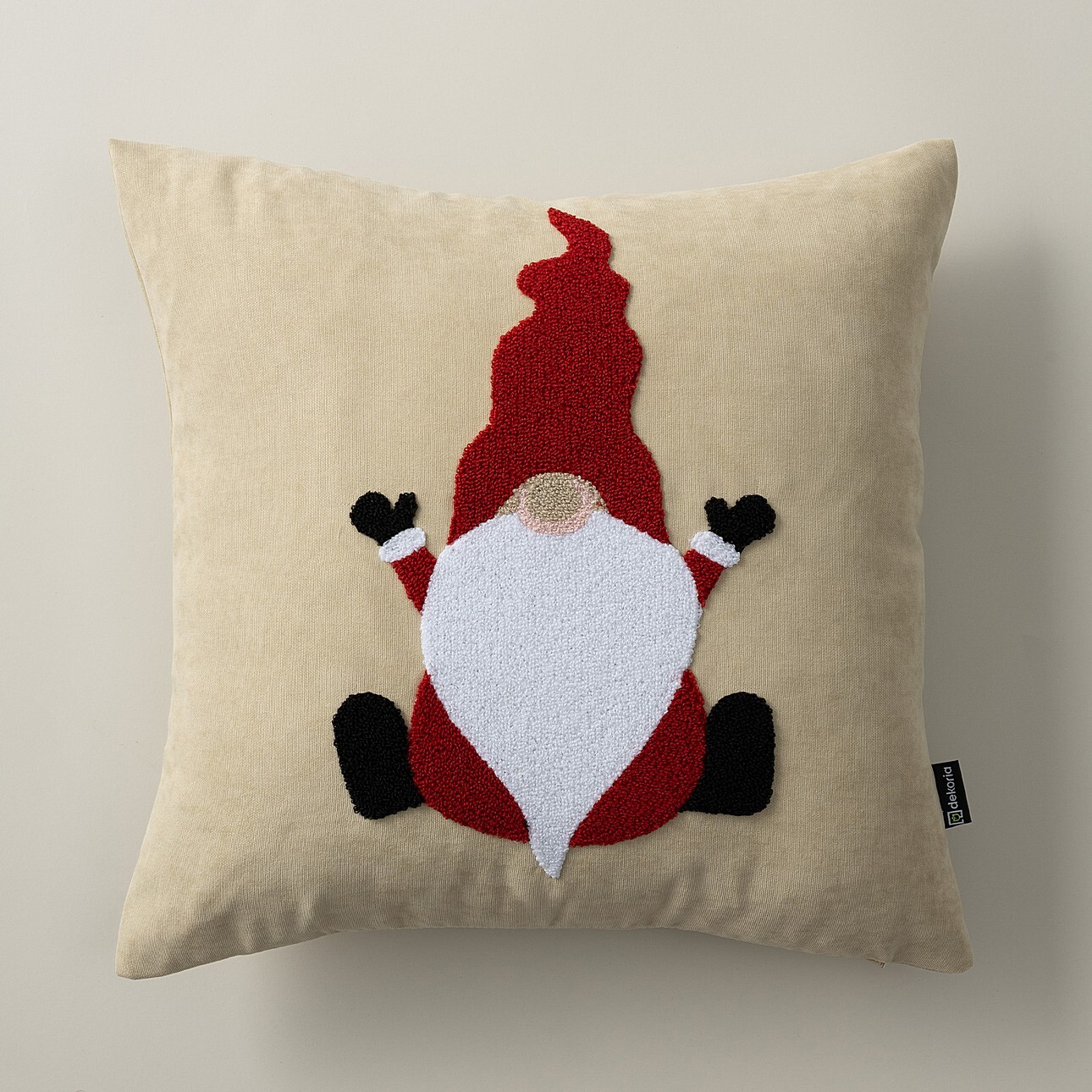 Dekoria Potah na polštář Christmas Gnome 43x43 cm, 43 x 43cm