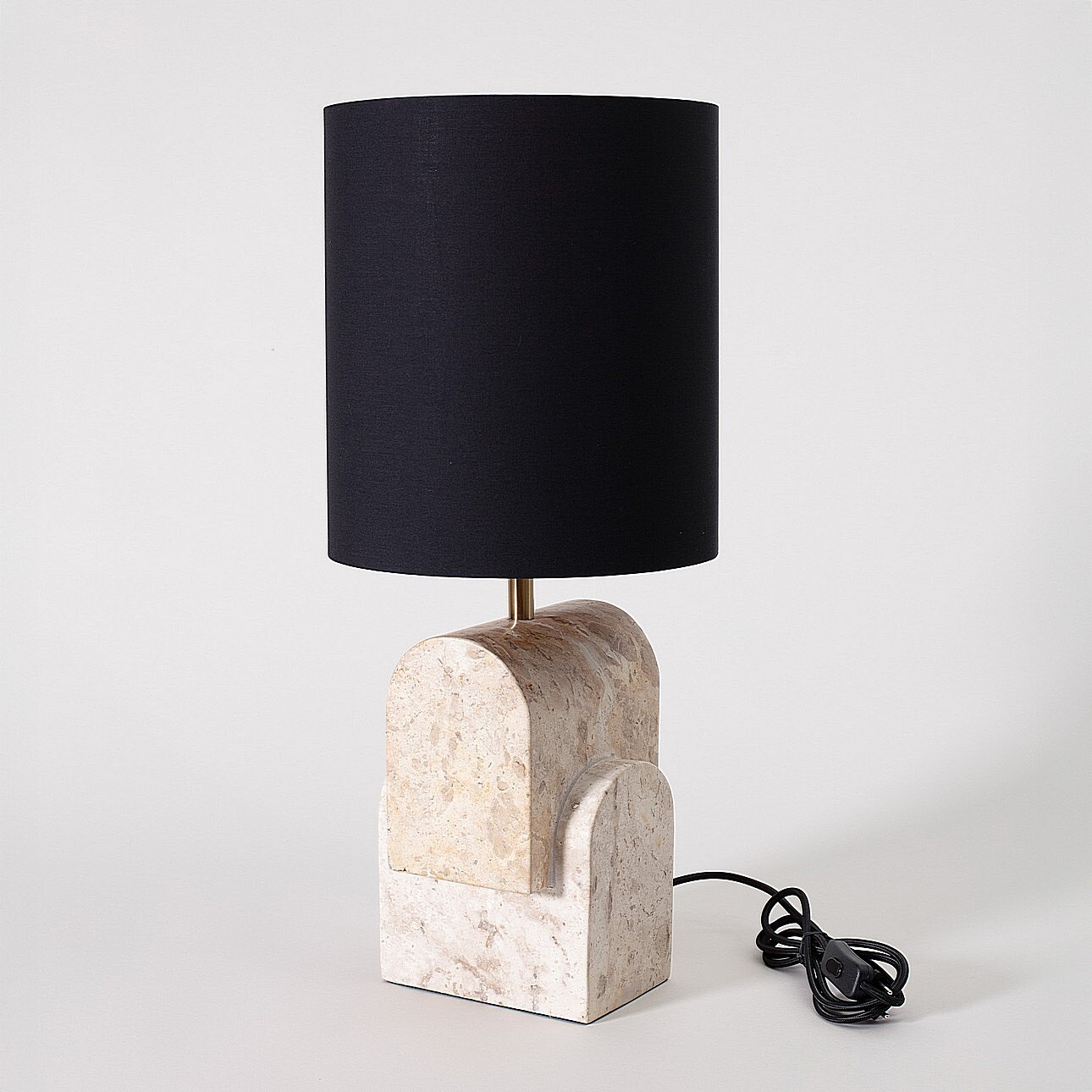 Levně Dekoria Stolní lampa Petra 64 cm, 28x28x64 cm