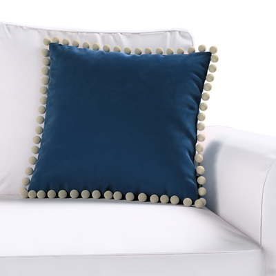 Věra - potah na polštář ozdobné bambulky po obvodu 45 x 45 cm v kolekci Velvet, látka: 704-29